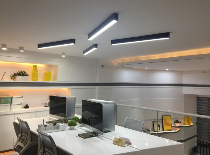 LED Ceiling Mounted Linear Light